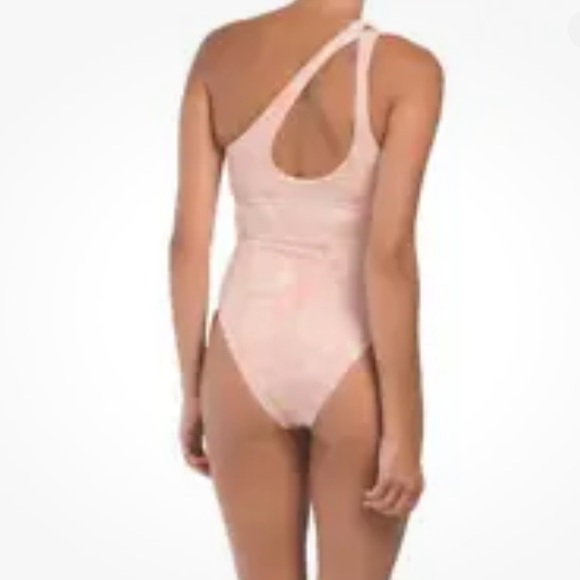 L*Space Phoebe classic One-Piece in Pink NEW - Picture 2 of 8